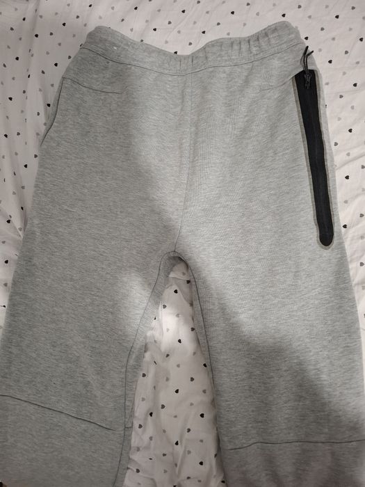 Vând Nike Tech Fleece