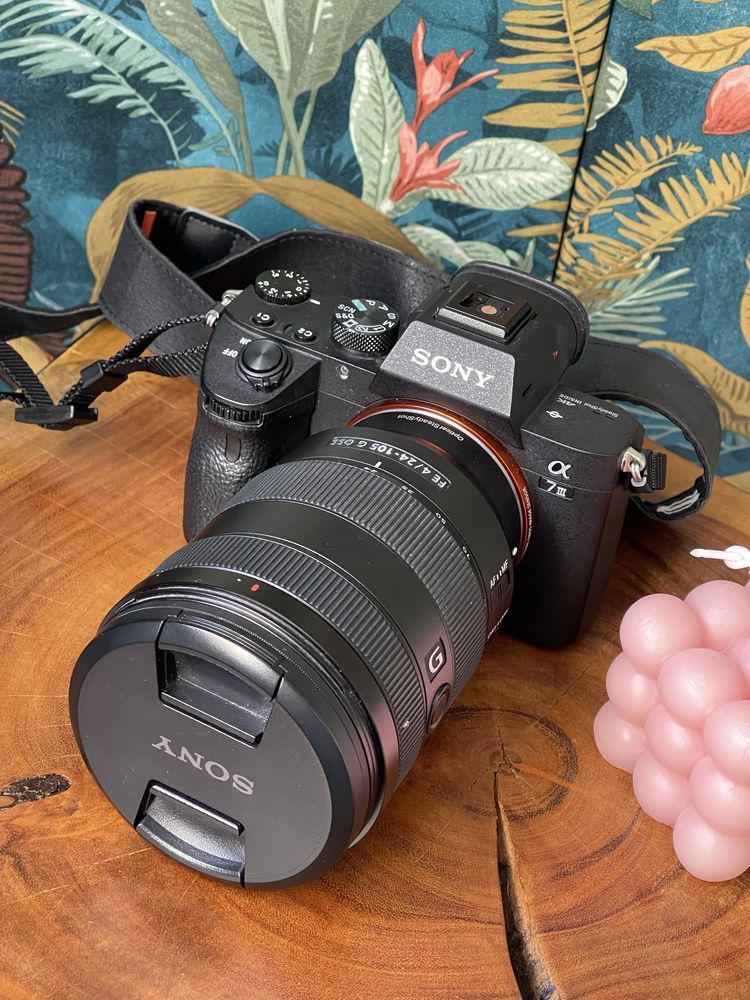 Sony A7 III Body + Obiectiv 24-105mm + Geanta [Garantie pana in 2025]