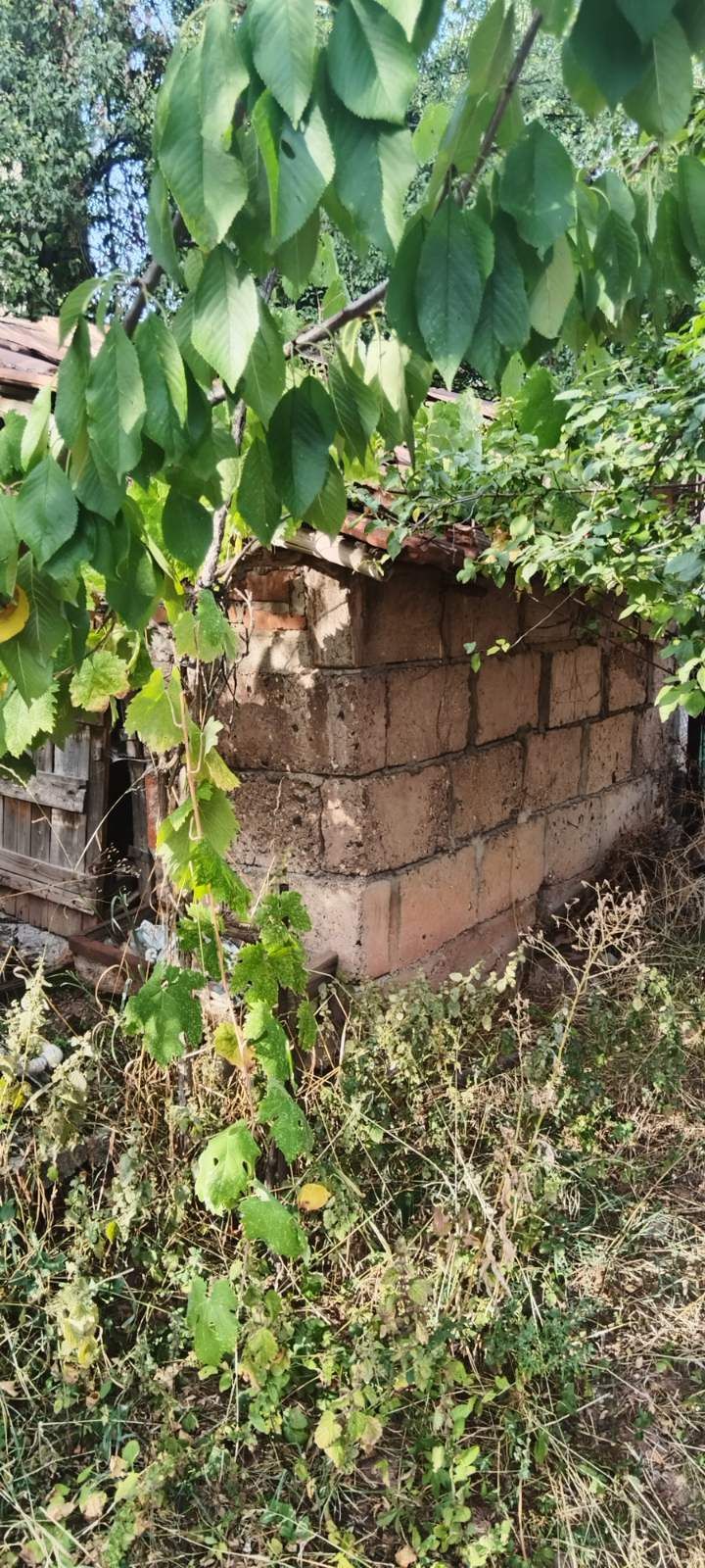 Къща в гр Перник кв Варош