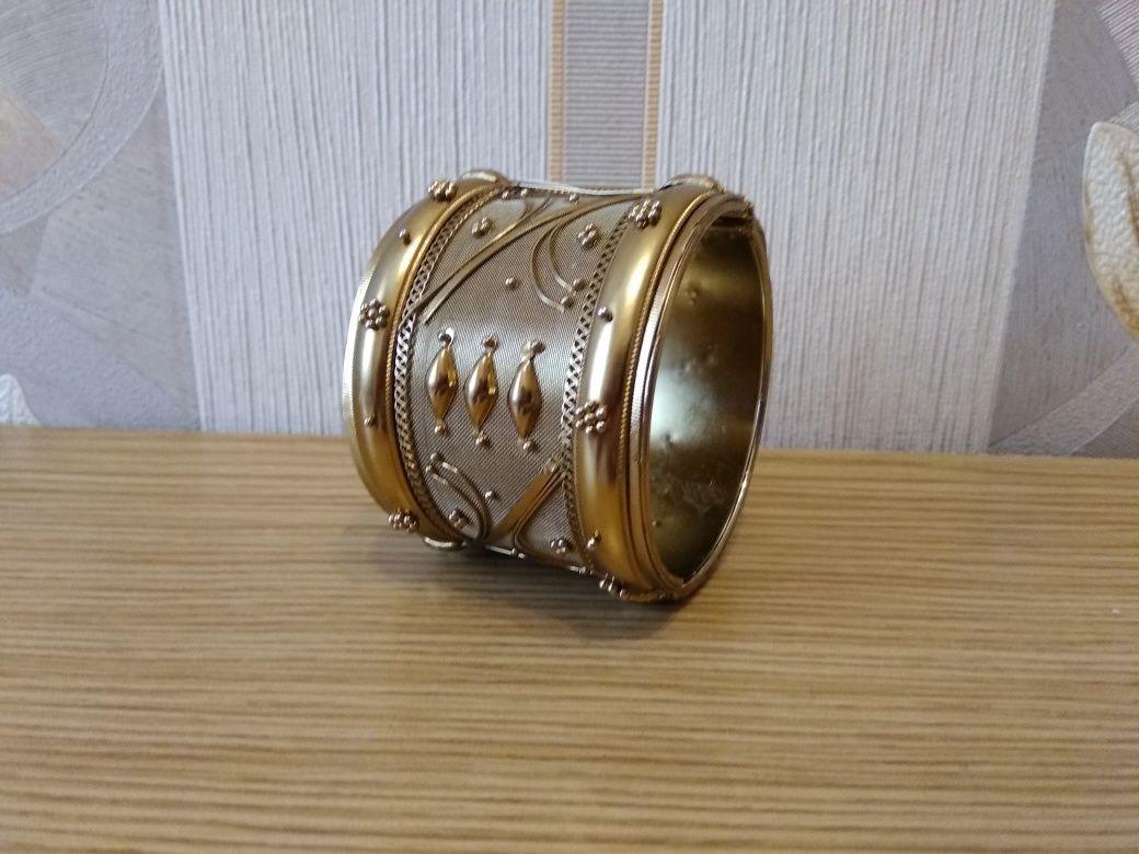 браслет , бижутерия , состояние отличное