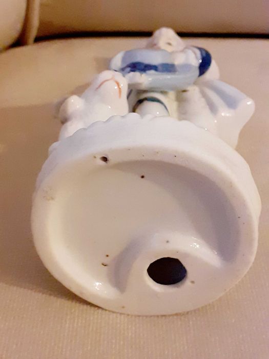 Две порцеланови фигури -"Момче с куче" и "Дама с кученце"