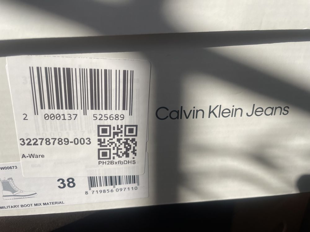 Боти Calvin Klein 38