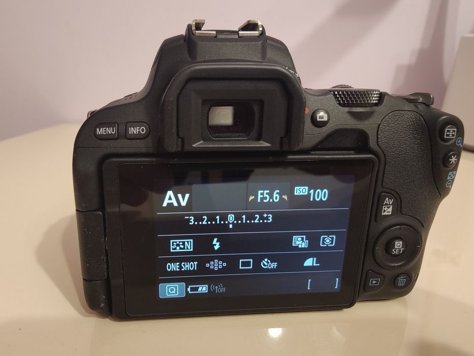 Canon EOS 200D-Aparat foto DSLR