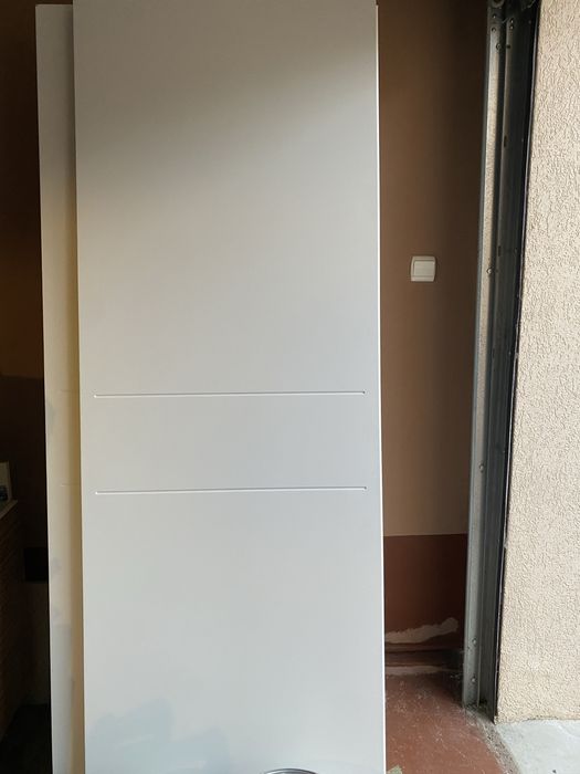 Usi albe MDF Italia cu tocuri din lemn masiv de tei