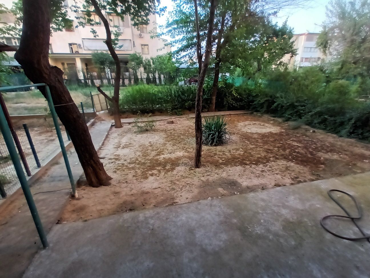 BELTEPADA 4XONA UY SOTILADI  9qavatni 1-qavati narxi 97000 kelishamiz