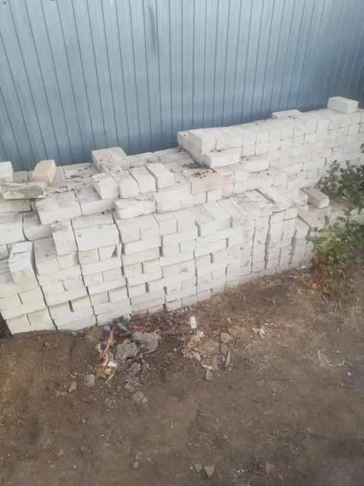 Продам керпич белый целикат по 50 тенге
