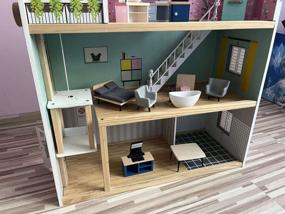 Детска дървена къща за кукли