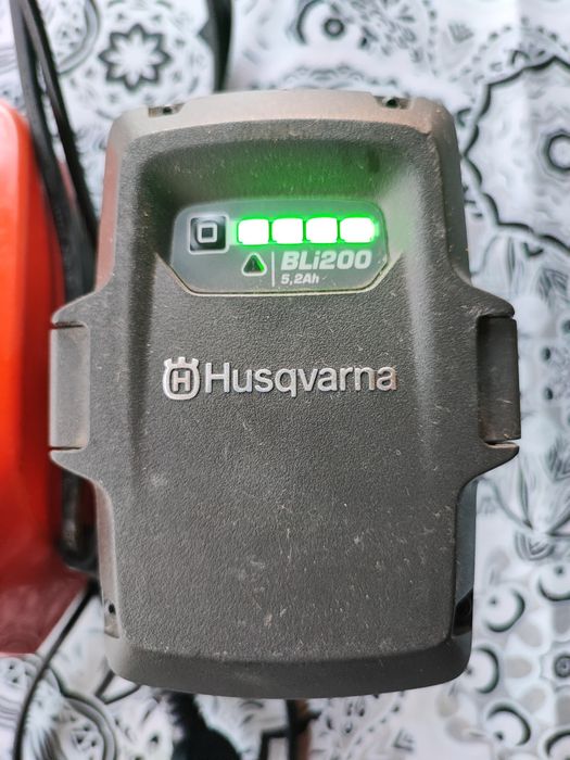 Acumulator și statie de încărcare Husqvarna