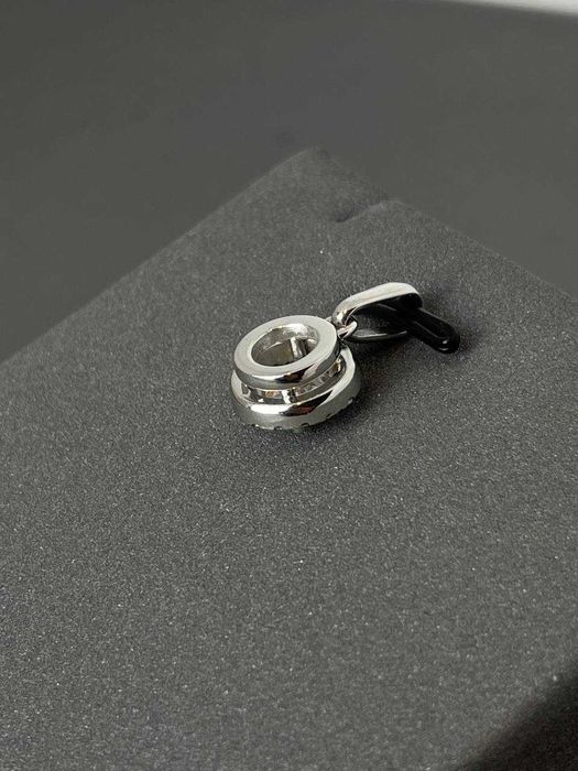 Кулон с бриллиантом 1 карат