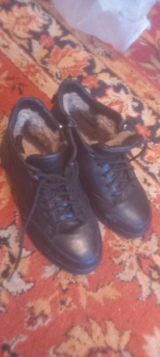 Продам зимние ботинки