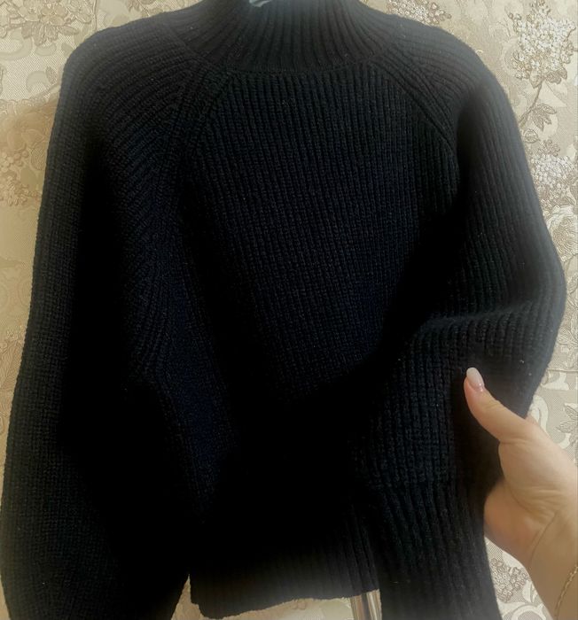 Теплый женский свитер