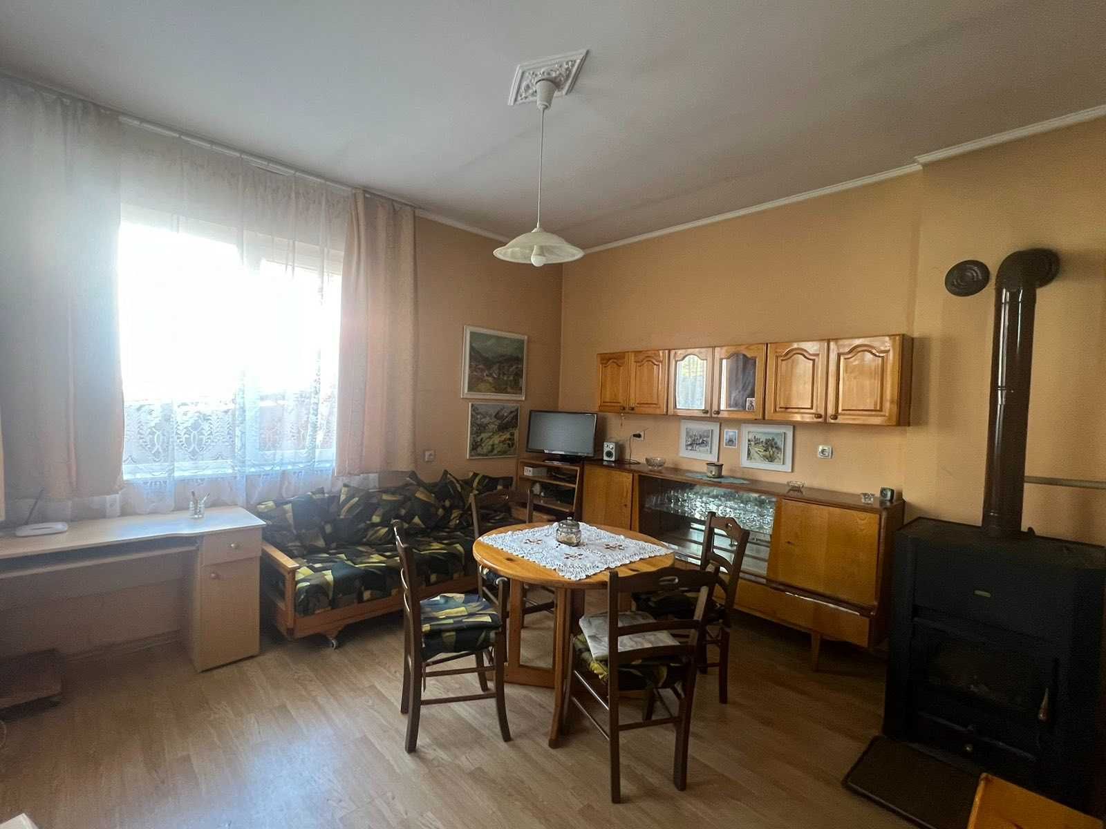 Етаж от къща 125кв.м. със самостоятелен вход