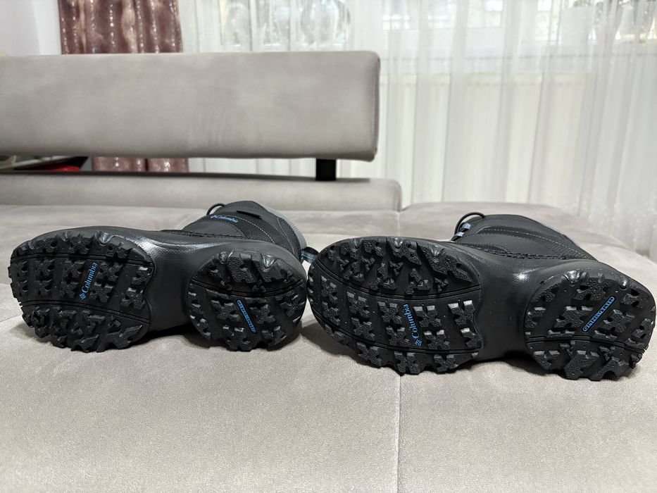 Vând cizme iarna Columbia