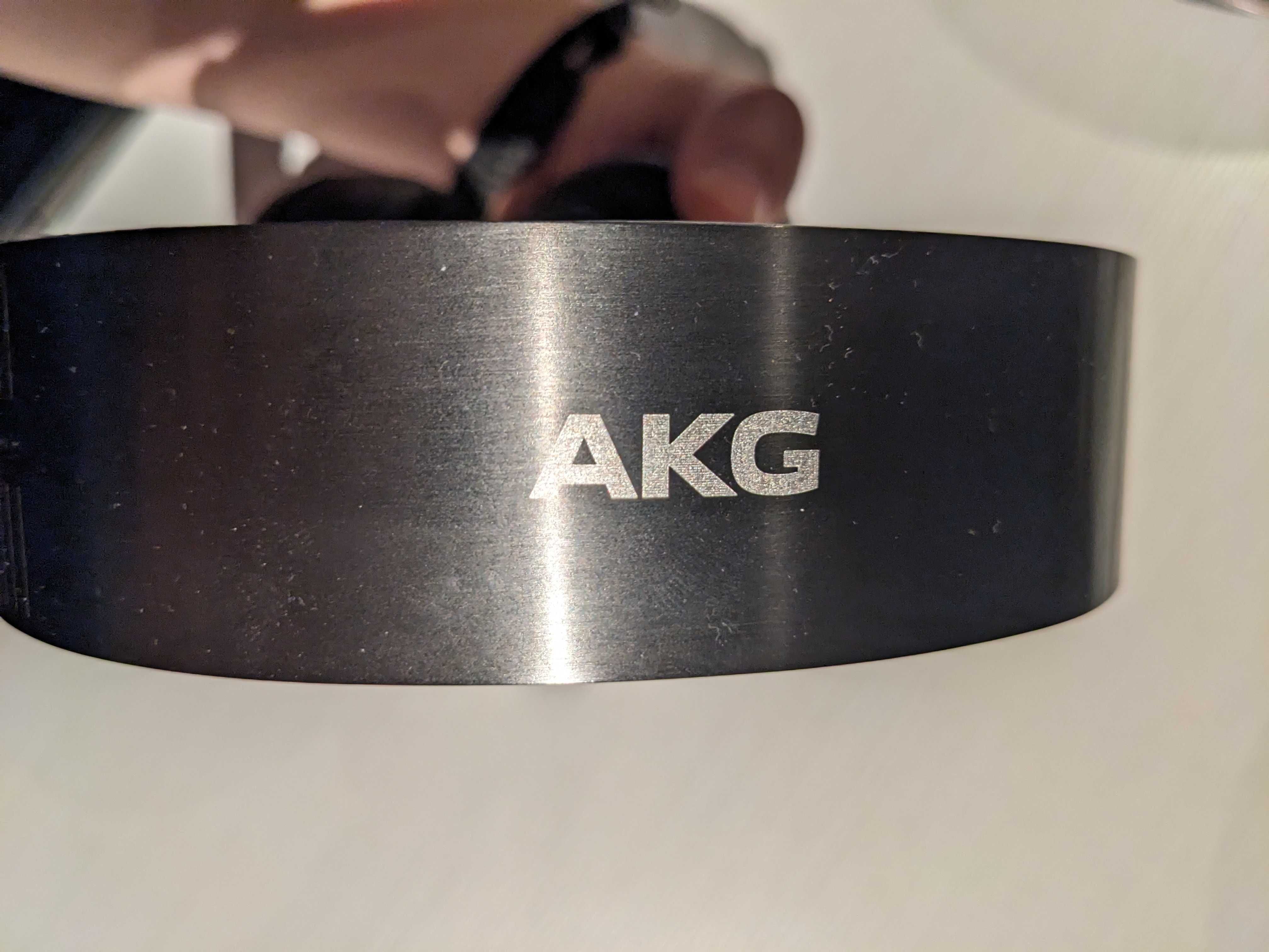 Затворени слушалки AKG K545, силен бас