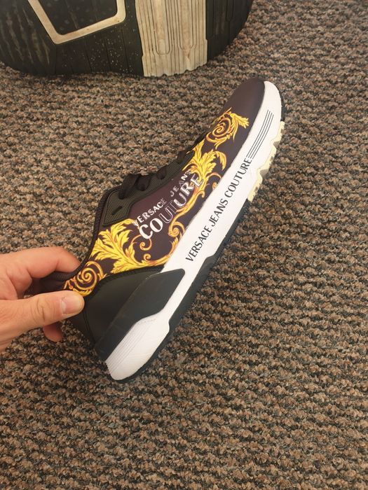 Vand adidași Versace