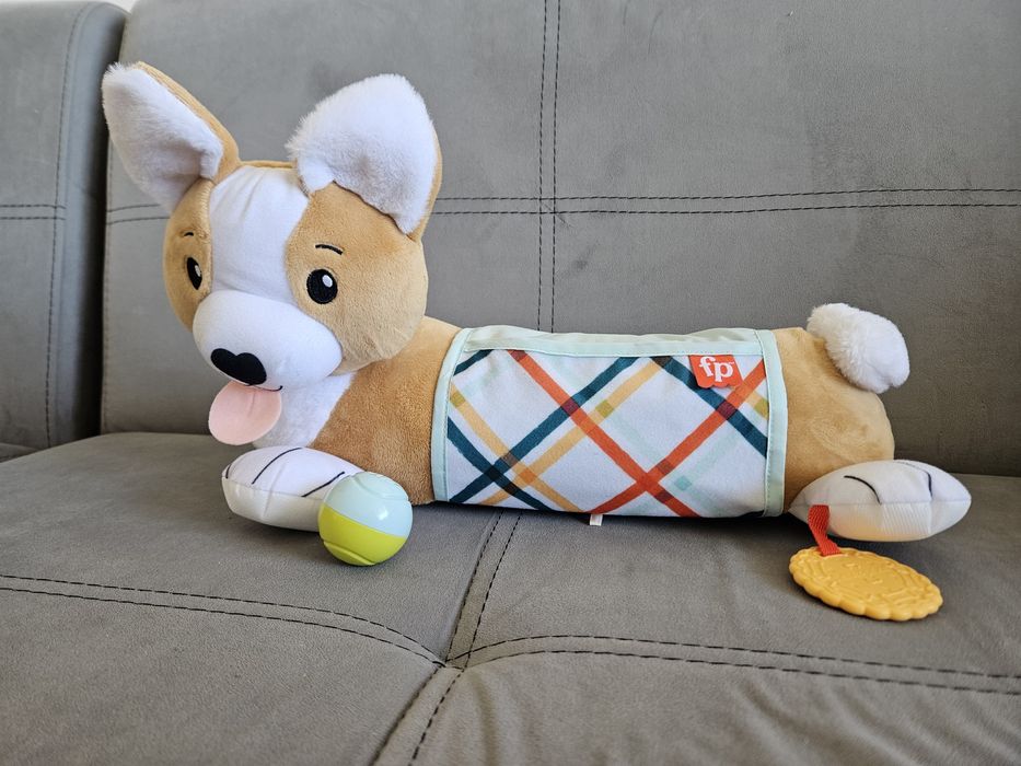 Възглавничка куче за игра по корем Fisher Price