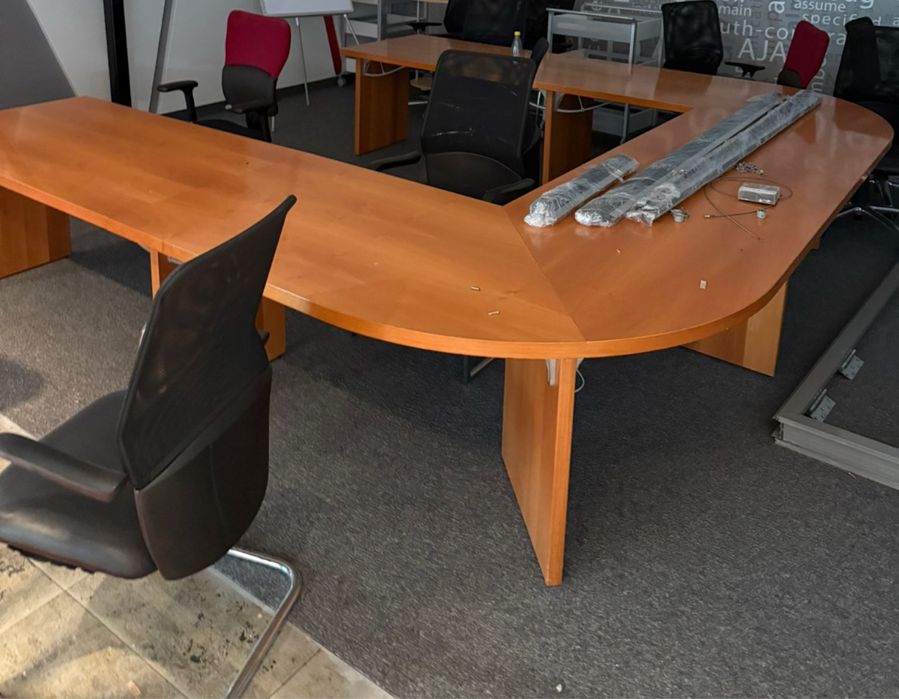 Masa de conferinta ( material lemn masiv cires )