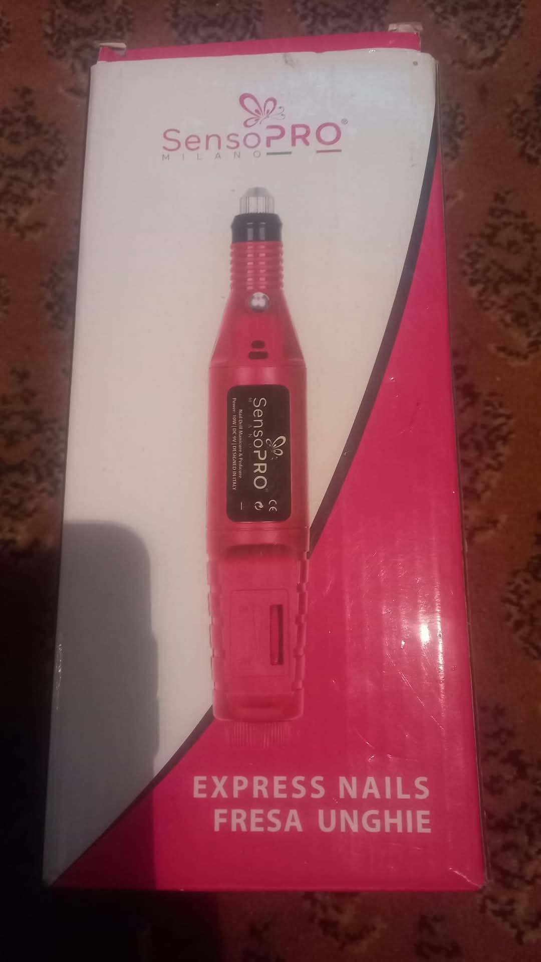 De vânzare diverse produse pt unghii