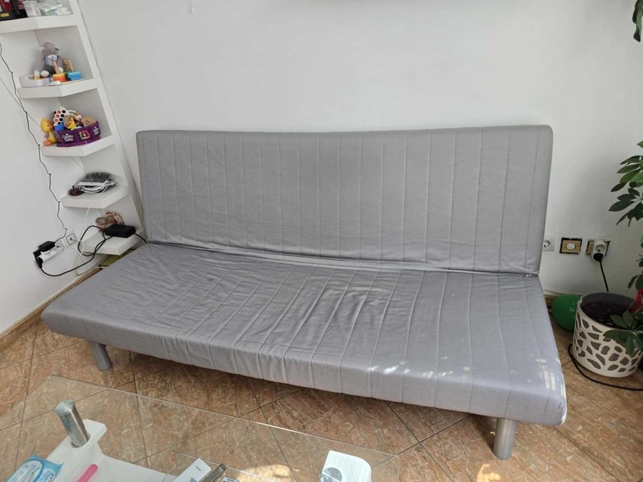 Диван с опция за сън