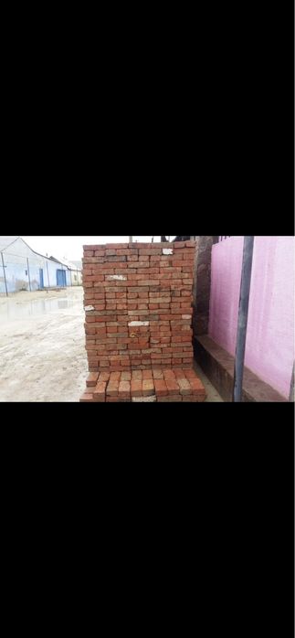 Кирпичи жженные и огнеупорные б/у