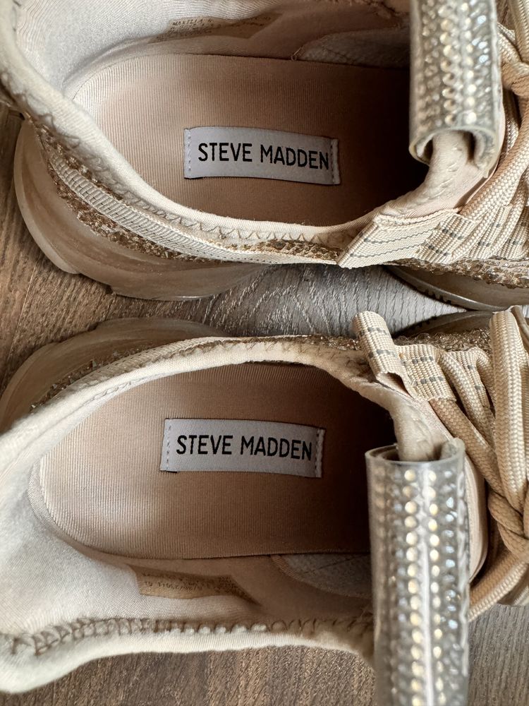 Adidasi Steve Madden