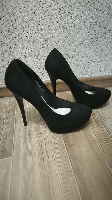 Туфли на шпильке