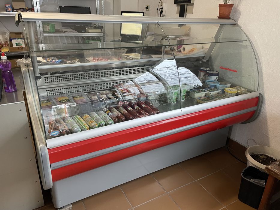 Хладилна витрина НАГИ