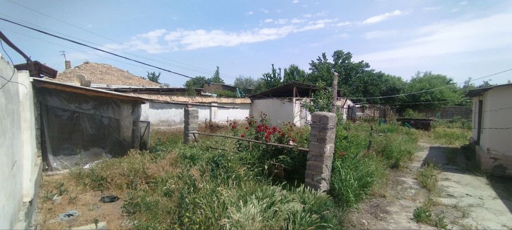 Hovli sotiladi 7 xona uyi bn 12500$