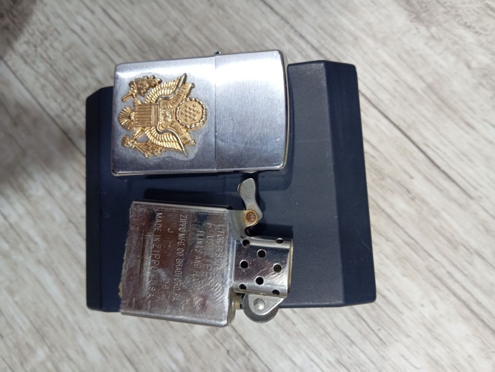 Зажигалка Zippo и разные 4 штуки одна на бензине, 3 на газу
