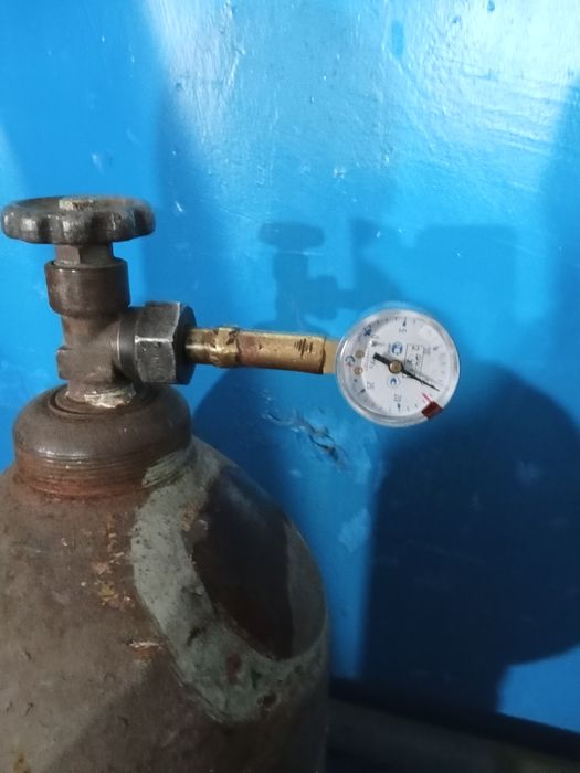 Гелий с баллоном полный  (есть доставка по городу)