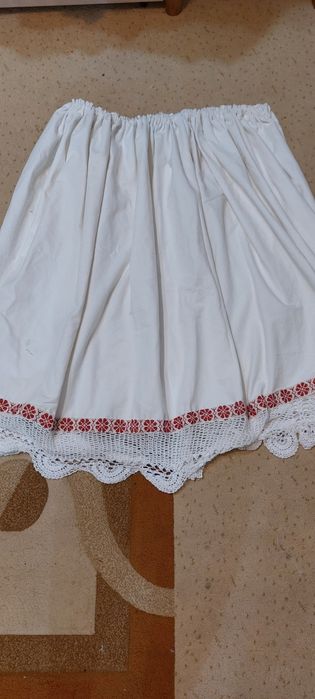Poale costum popular