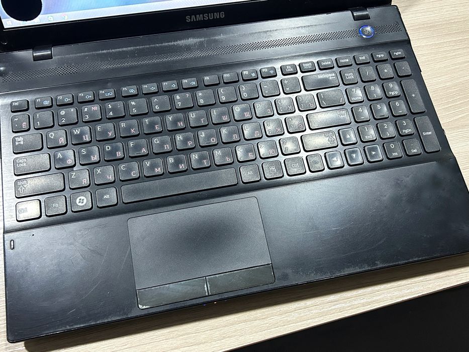 4 ядер Samsung ноутбук в рабочем состояний