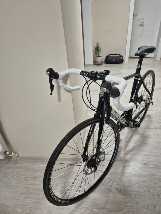 Bicicleta cursiera BIANCHI Impulso,frane disc,2x11v, shimano 105