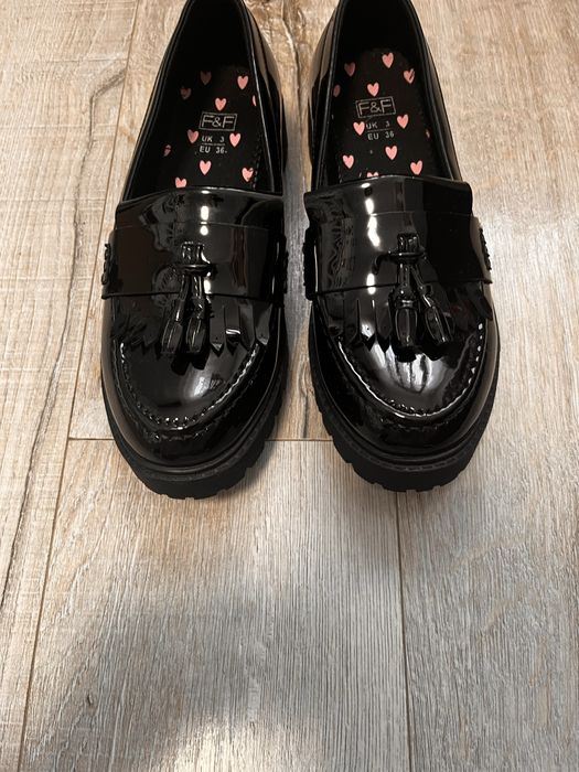 Лачени обувки номер 36 за момиче