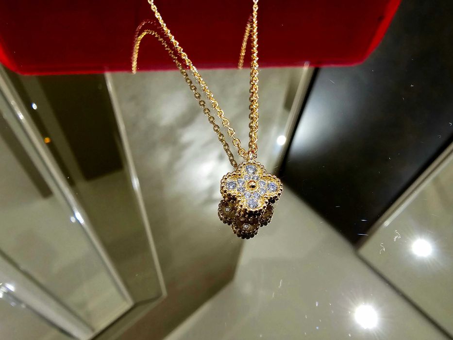Van Cleef & Arpels VCA Rose Diamond Sweet Alhambra Clover Дамско Колие