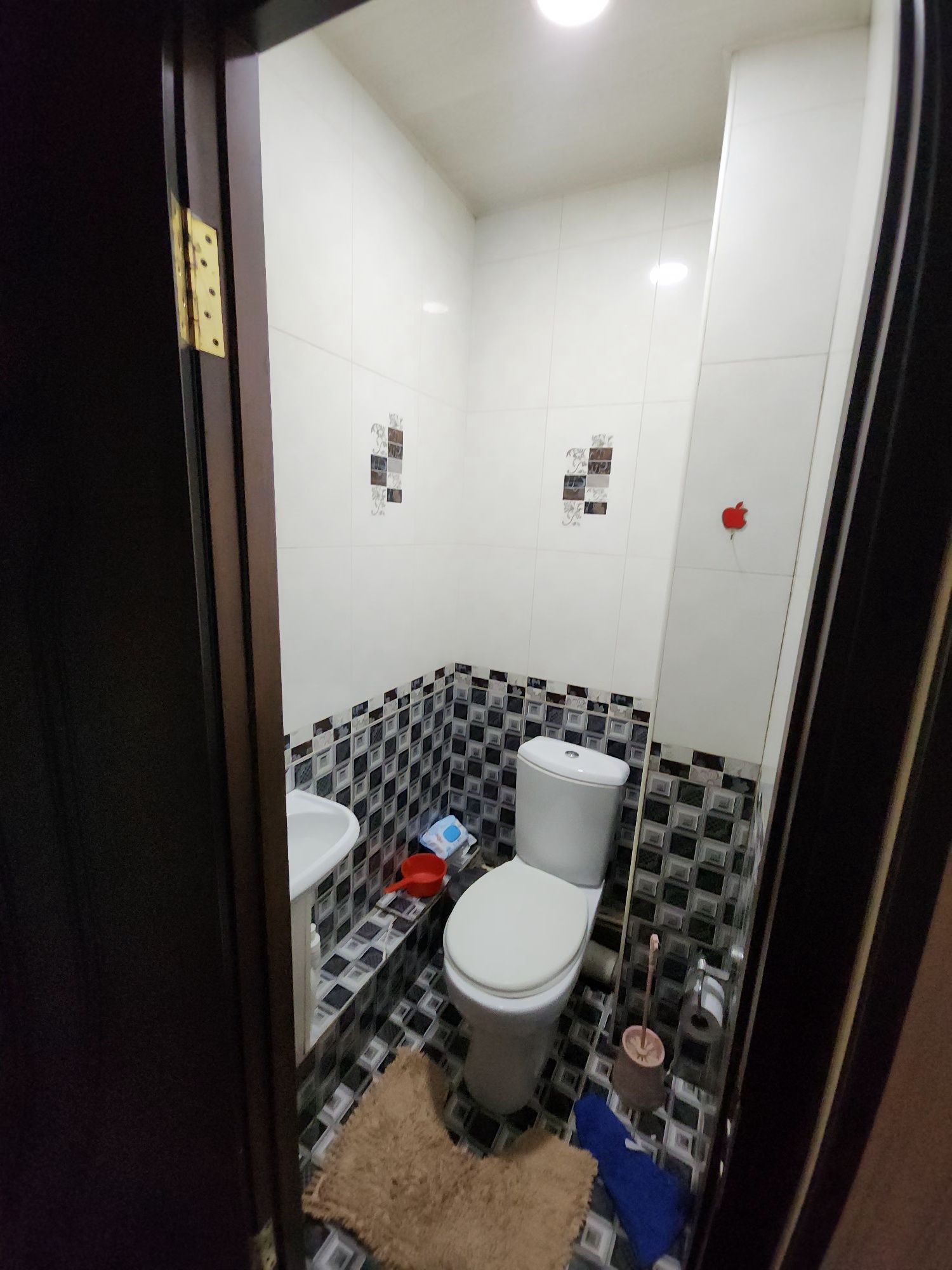 Срочно продаётся 3 ком квартира айбек метро
