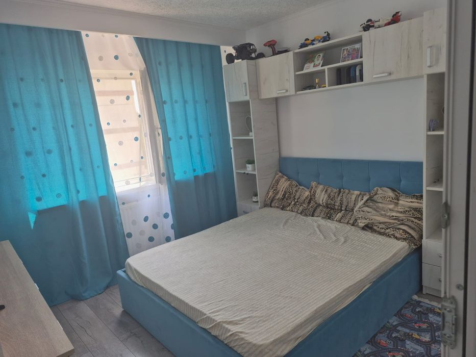 Vand apartament cu 3 camere