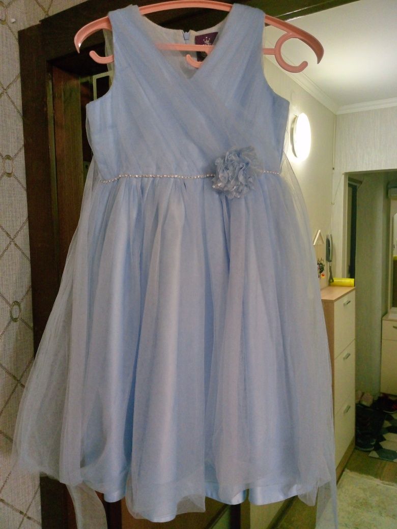 Праздничное платье для девочки Orsolini в голубом цвете с блёстками.