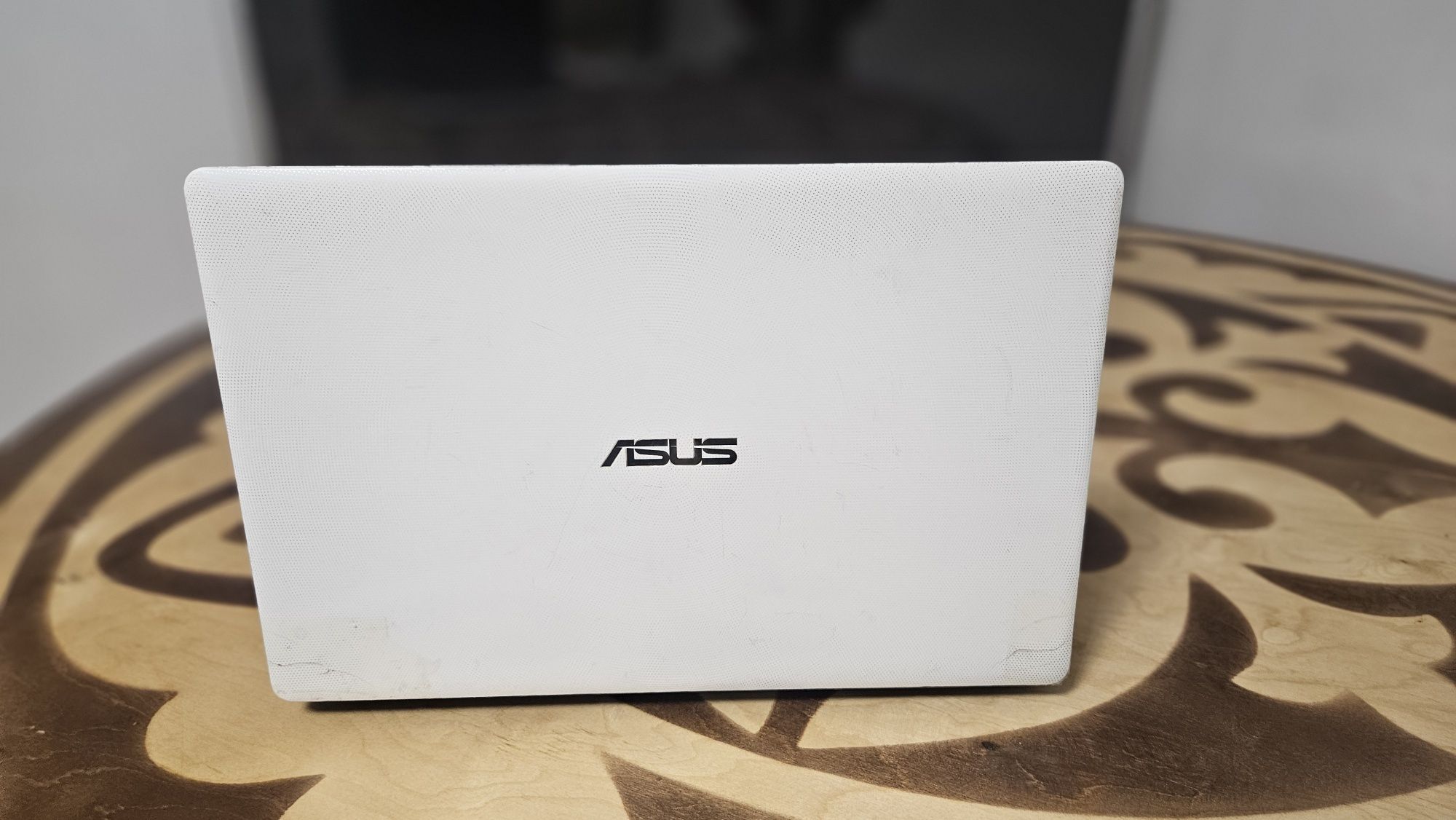 Срочно продаю Asus x550c