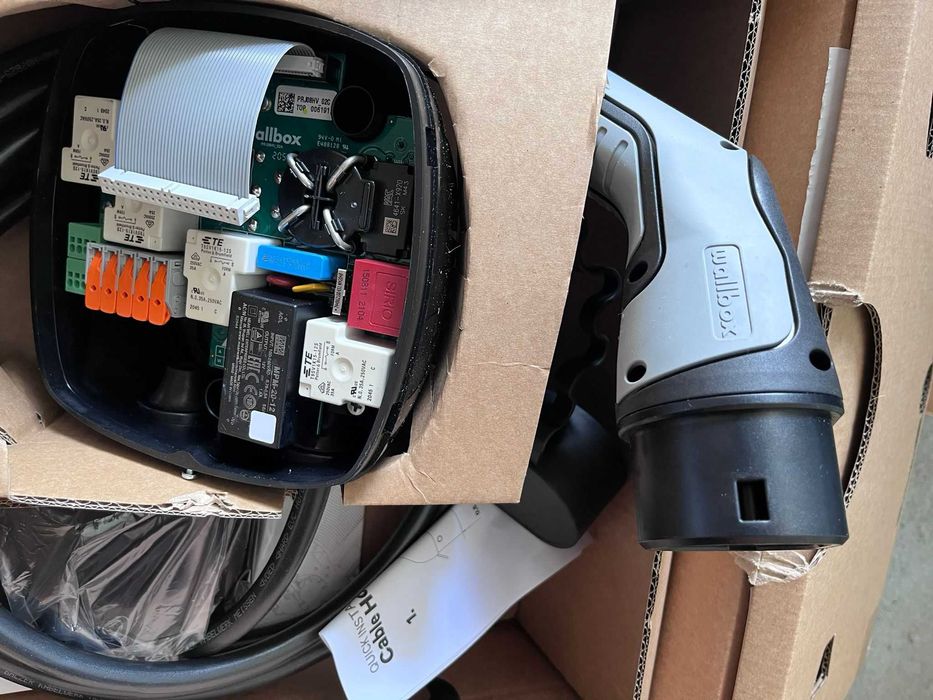 Stație de încarcare autovehicule electrice Wallbox Pulsar Plus