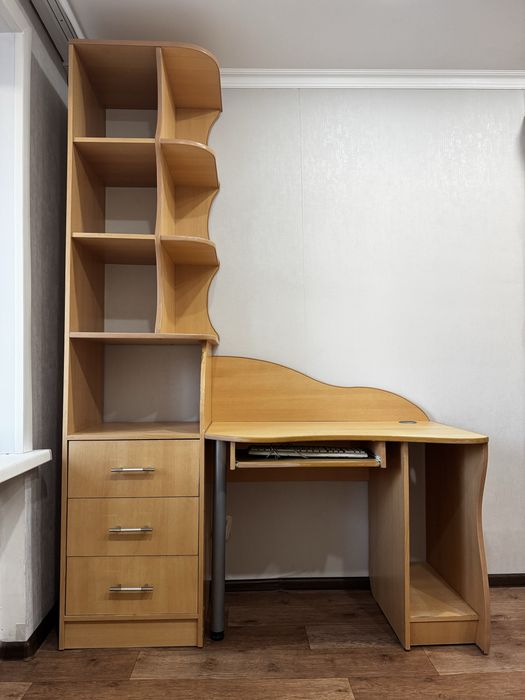 Компьютерный стол со шкафом