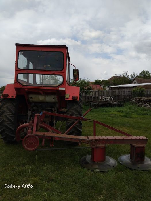 Vând tractor fiat 850