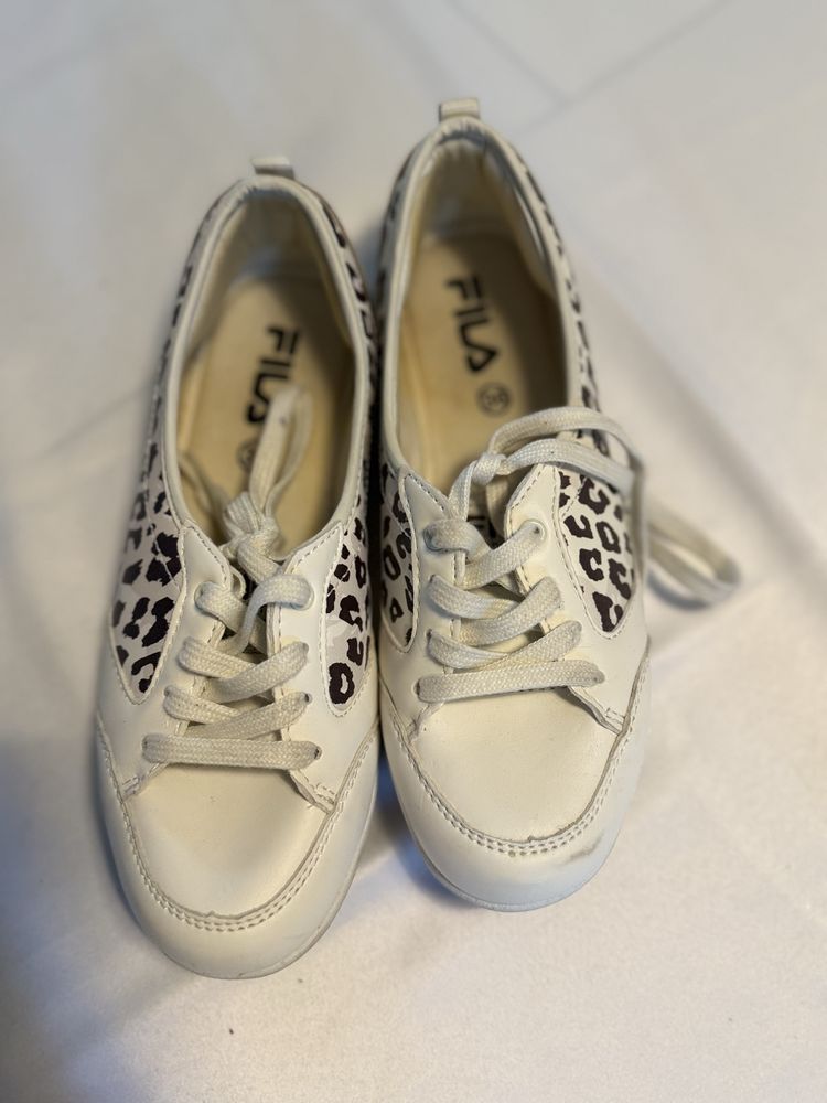Pantofi sport Fila, model leopard.
