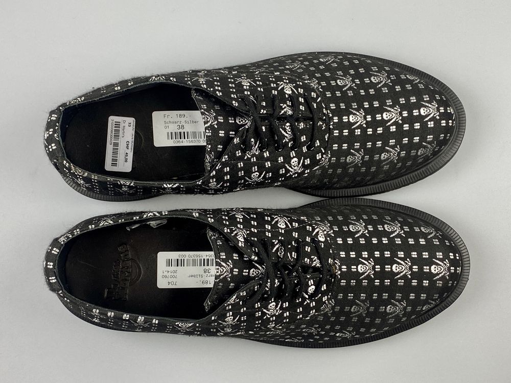 Pantofi Dr. Martens Briar Black & Silver Skull Nr. 38 NOI