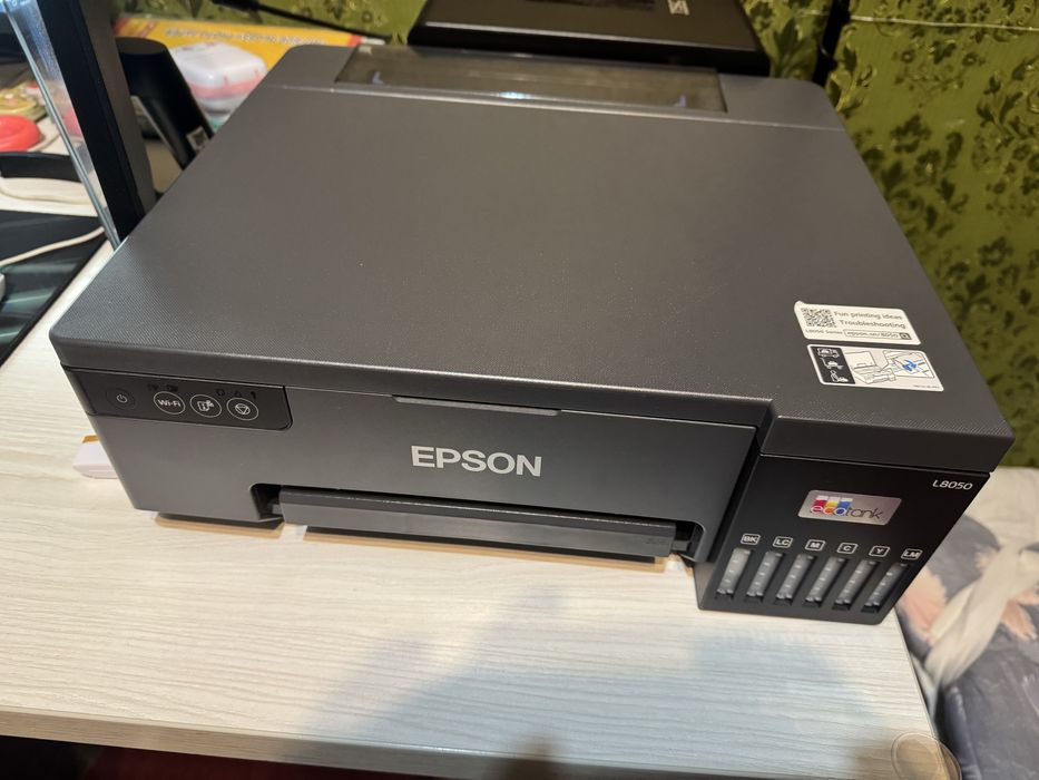 Epson L8050 – фотопринтер для наклеек и флаеров, идеальное состояние