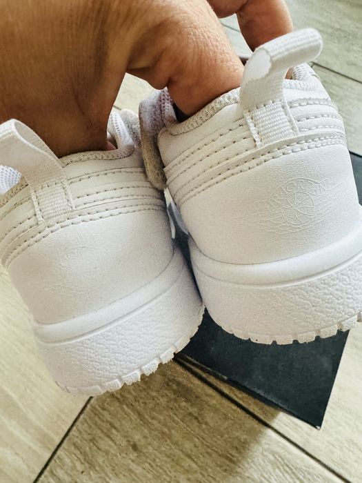 Adidasi  Nike Jordan 1 alt nr 30 impecabili