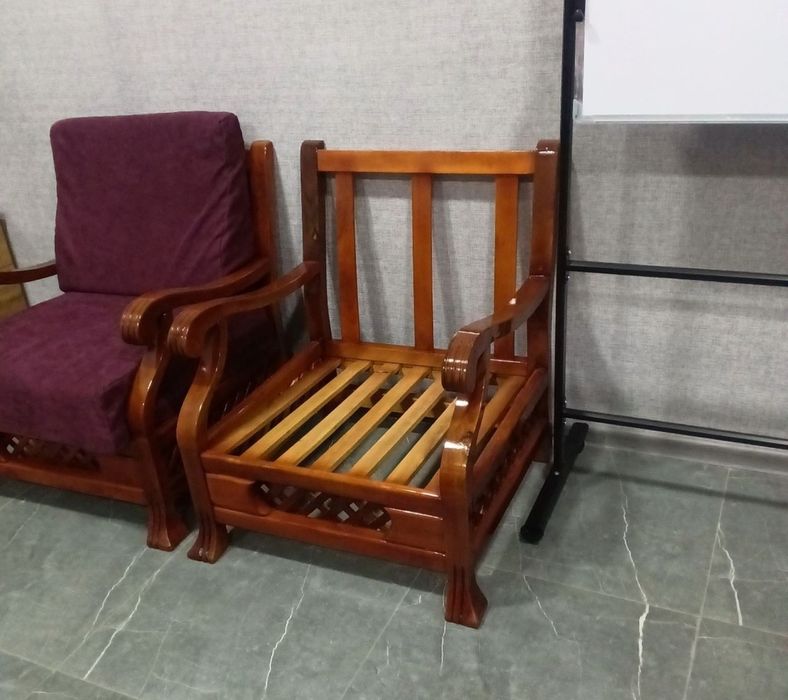 Кресла с диваном и журнальным столомпосле реставрации