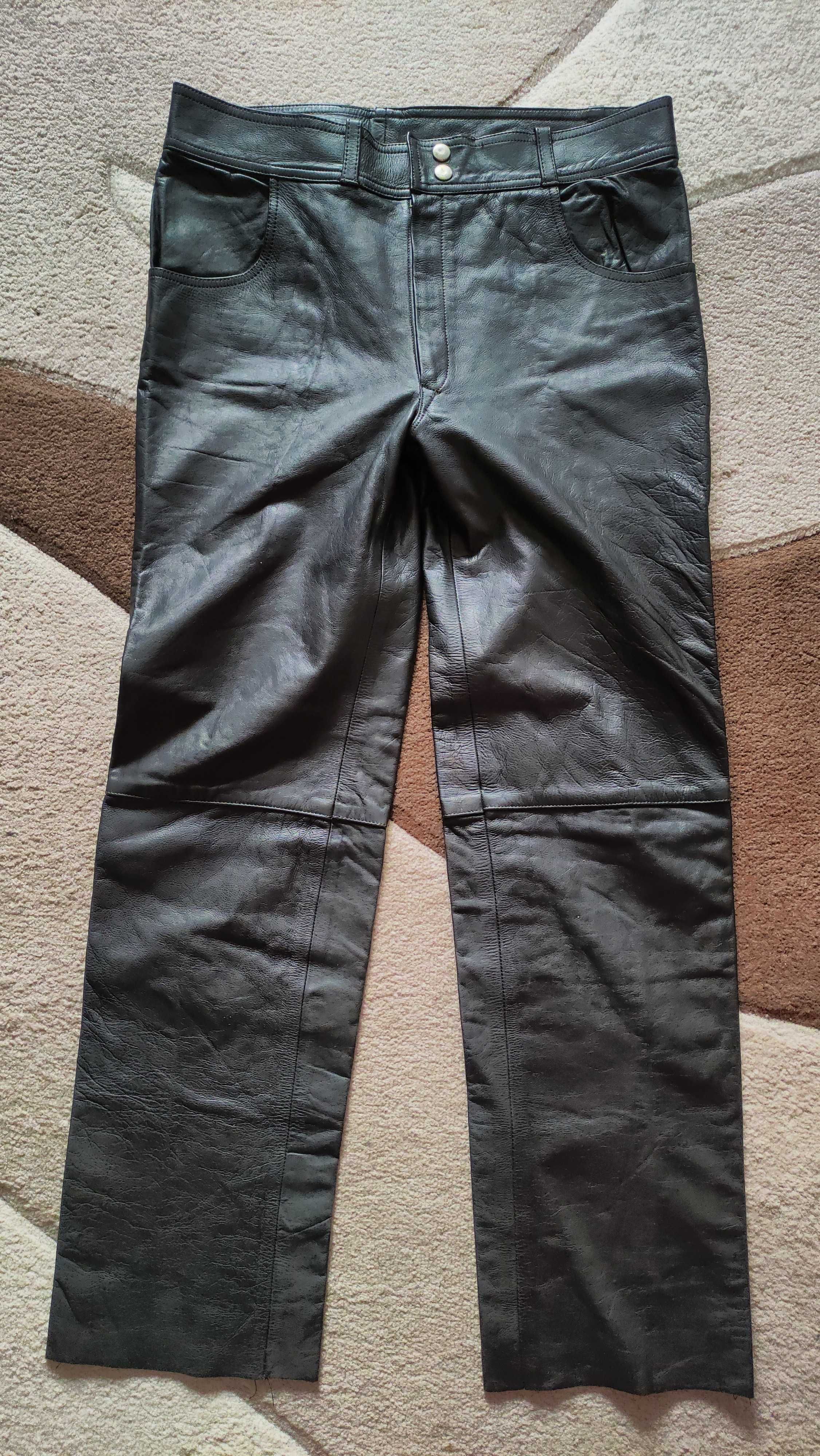 Vand pantaloni barbati, din piele naturala, marimea 50