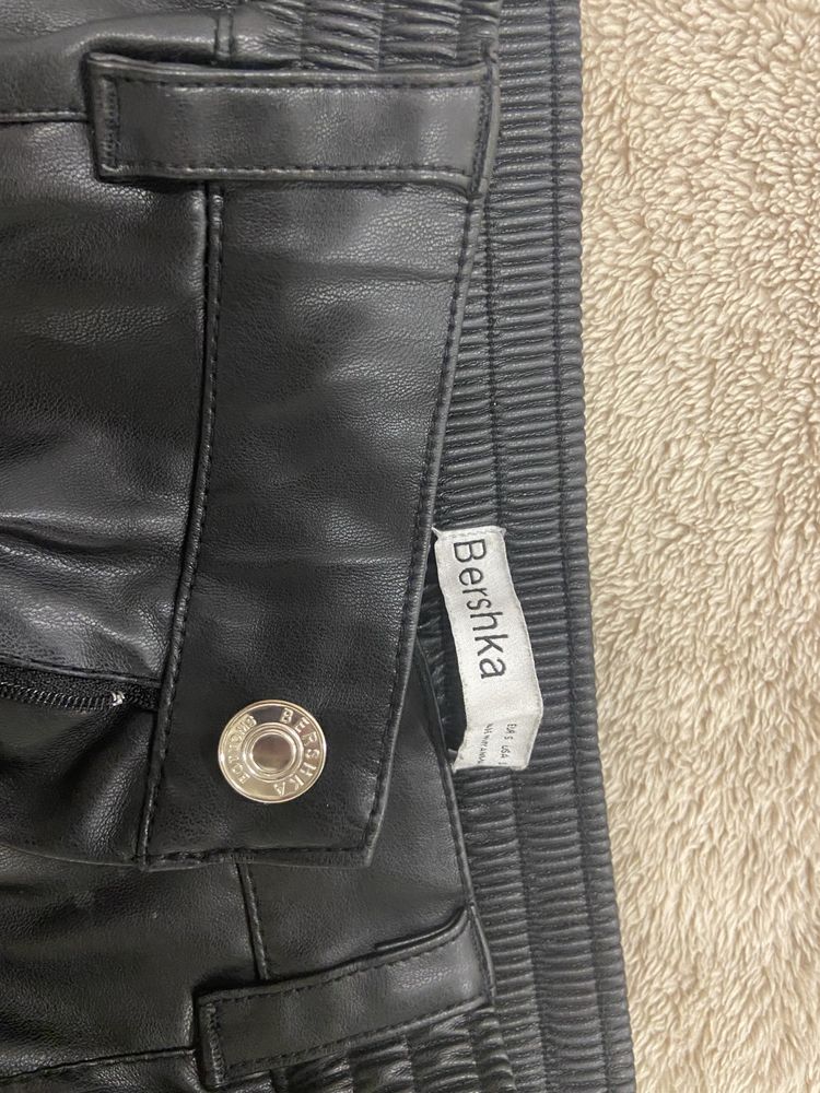 Кожен панталон Bershka S