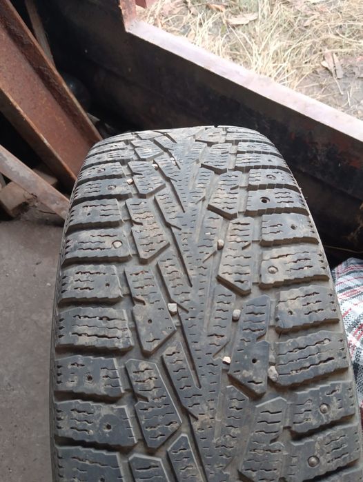 Продам шины зимние на 16
